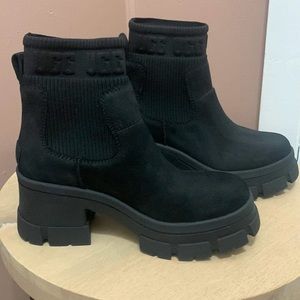 Ugg Brooklyn Chelsea Boots Size 8.5 in Black